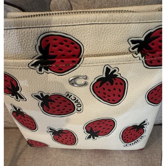 Coach Kitt Messenger Crossbody Bag in Strawberry Print Chalk Pebble Leather NWOT - Picture 3 of 13